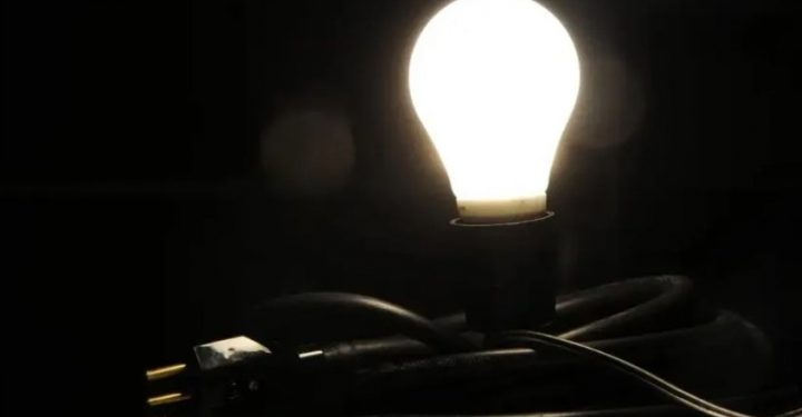 Conta de luz terá bandeira amarela em maio e ficará mais cara
