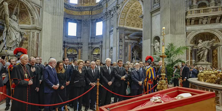 Lula participa de velório do papa Francisco e destaca ‘sabedoria, coragem e compaixão’ de pontífice