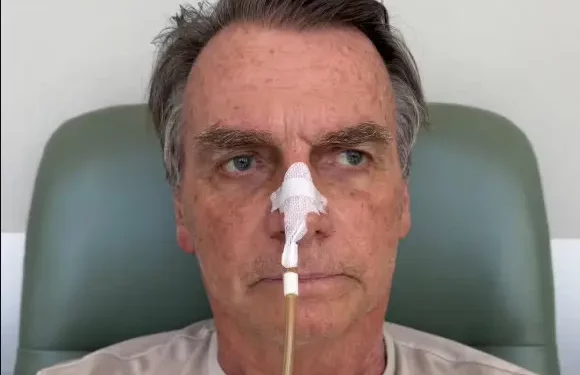 Bolsonaro segue estável e passa por tratamento para controle de alterações no fígado, diz boletim
