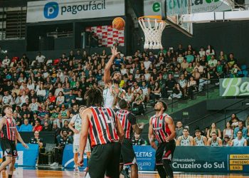 Bauru volta a bater o São Paulo e fica a uma vitória da semifinal do NBB