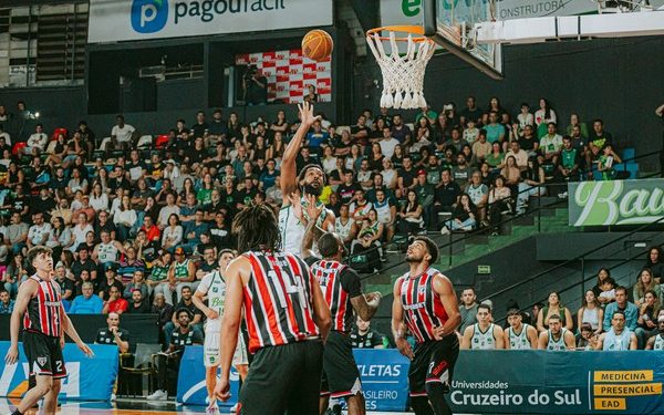Bauru volta a bater o São Paulo e fica a uma vitória da semifinal do NBB
