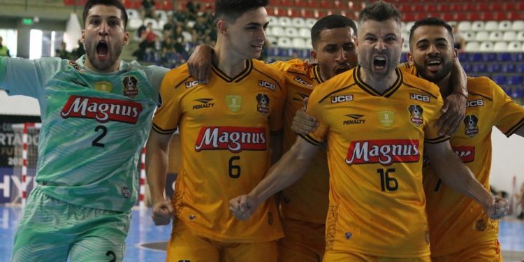 Brasileiros largam na frente no Grupo A e mostram força na briga pelo tricampeonato continental