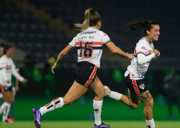 São Paulo vence Palmeiras e sobe para 4º lugar no Brasileirão Feminino