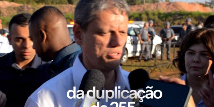 Governador Tarcísio de Freitas confirma duplicação da SP-255