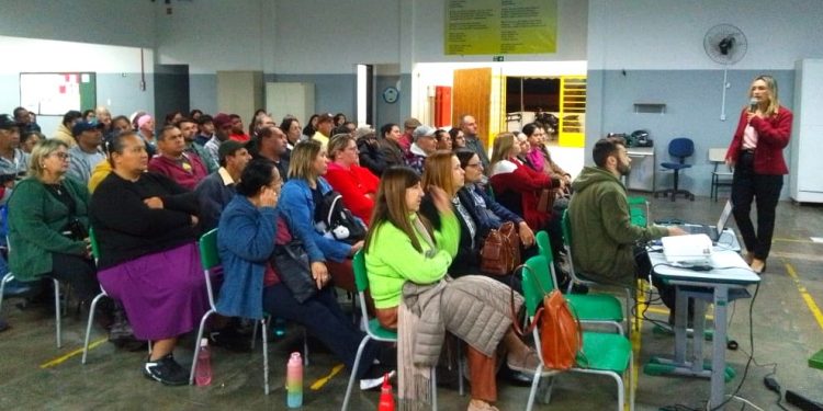 EDUCAÇÃO – Palestra sobre sustentabilidade reúne alunos da EJA