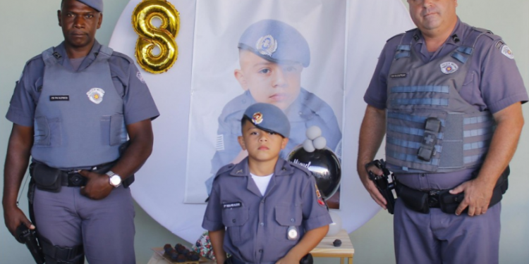 FÃ MIRIM DA PM CELEBRA ANIVERSÁRIO COM PRESENÇA ESPECIAL