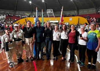 Primeira-dama Érika Araujo prestigia abertura dos jogos e celebra força dos idosos de Avaré no JOMI