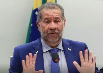 Sob pressão, Lupi entrega cargo da Previdência a Lula