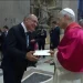 Alckmin entrega ao Papa convite para visitar o Brasil durante a COP30