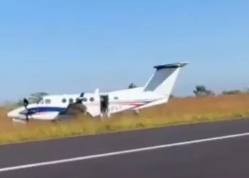 Avião com Rionegro & Solimões faz pouso forçado e sai da pista em aeroporto no interior de SP