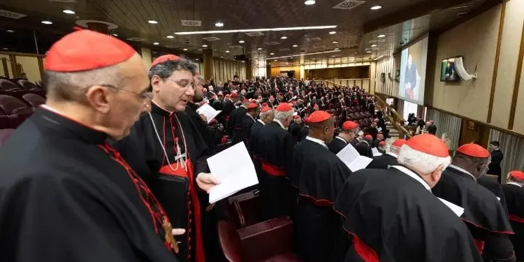 Todos os 133 cardeais eleitores do conclave já chegaram a Roma, diz Vaticano