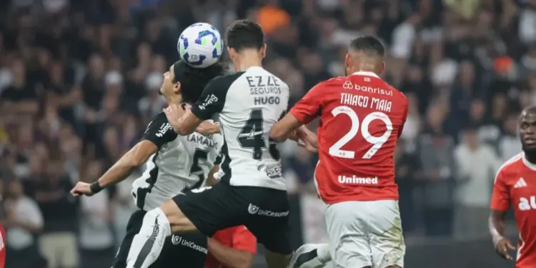 Corinthians bate o Internacional e volta a vencer pelo Brasileiro