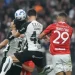 Corinthians bate o Internacional e volta a vencer pelo Brasileiro
