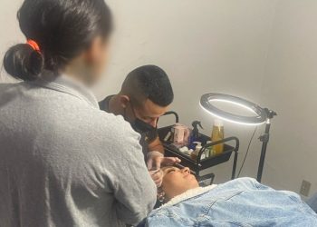 ADOLESCENTE DA FUNDAÇÃO CASA DE CERQUEIRA CÉSAR REALIZA SONHO DE ESTUDAR DESIGN DE SOBRANCELHAS
