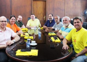 Prefeito e vereadores se reúnem para debater reajuste salarial dos servidores públicos