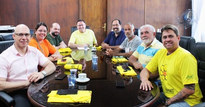 Prefeito e vereadores se reúnem para debater reajuste salarial dos servidores públicos