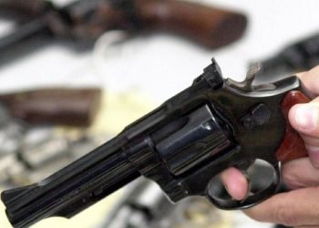 Guardas localizaram o objeto durante abordagem no Jardim Aeroporto; caso está sob investigação da Polícia Civil