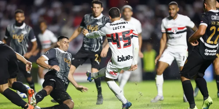 São Paulo empata com Libertad e vai às oitavas da Libertadores