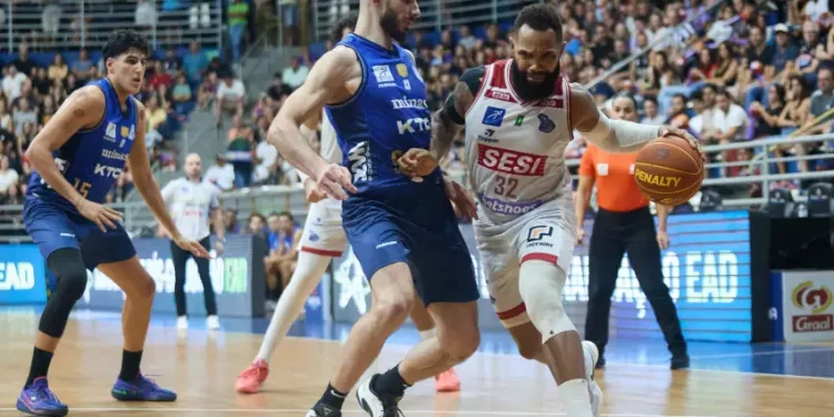 Minas bate Franca no Pedrocão e sai na frente nas finais do NBB