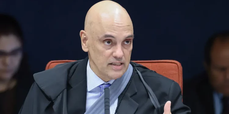 Moraes mantém transmissão de interrogatórios de réus da trama golpista