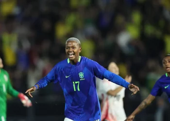 Jhonson decide e Brasil volta a derrotar Japão em amistoso