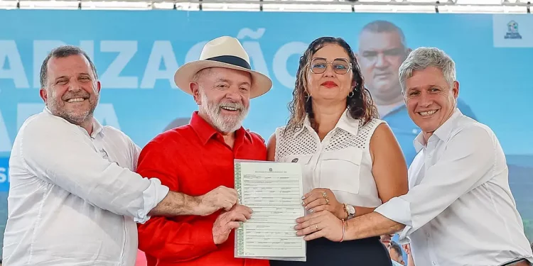 Governo assina acordo para acelerar regularização fundiária