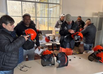 SERVIÇOS Servidores recebem novos equipamentos de proteção individual