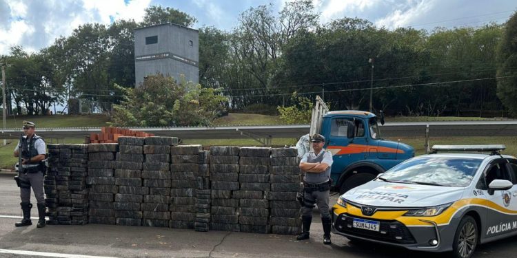 *POLÍCIA MILITAR RODOVIÁRIA EM CONJUNTO COM A FICCO/SP PRENDE TRAFICANTE COM MAIS DE DUAS TONELADAS DE DROGAS