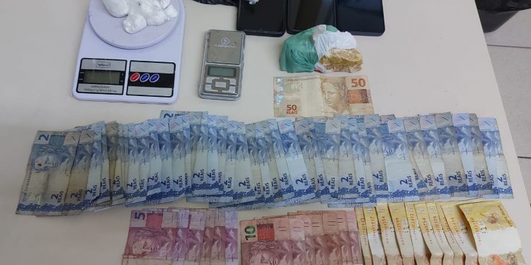 AÇÃO NOTURNA DA POLÍCIA MILITAR EM AVARÉ RESULTA EM APREENSÃO DE DROGAS