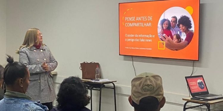 EDUCAÇÃO  Palestra na Educação de Jovens e Adultos alerta sobre perigos das fake news