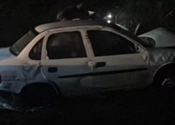 MOTORISTA MORRE AO PERDER CONTROLE DA DIREÇÃO E CAIR COM CARRO EM LAGO