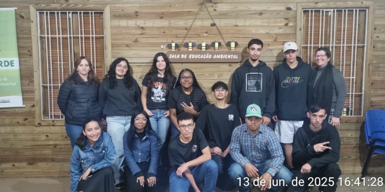 MEIO AMBIENTE  Alunos de escola estadual participam de sessão ambiental na Sala Verde Sabiá