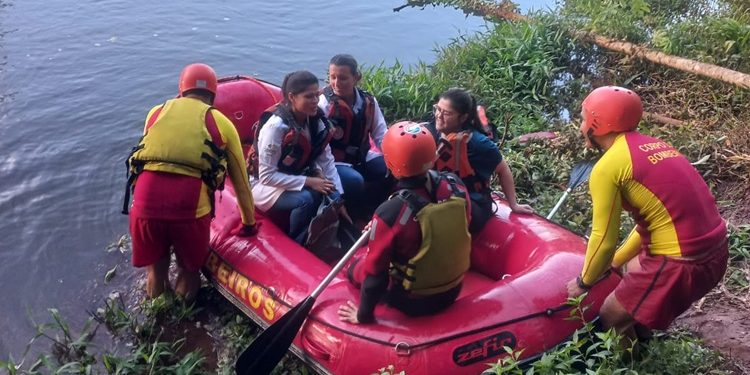 BOMBEIROS DE AVARÉ APOIAM ATENDIMENTO A IDOSO EM ILHA NO RIO PARDO EM ÁGUAS DE SANTA BÁRBARA