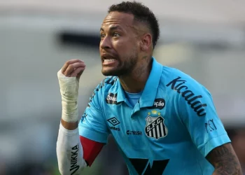 Neymar é expulso por marcar gol de mão e pode não jogar mais pelo Santos