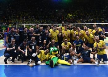 Brasil sai do buraco, vira sobre a Ucrânia e vence a 2ª na VNL masculina