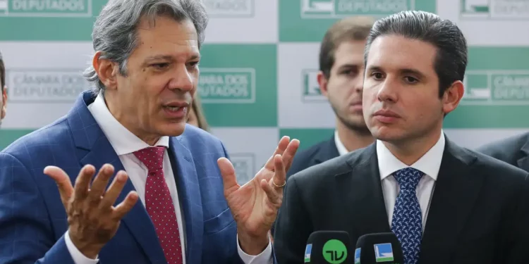 Equipe econômica apresentará a líderes partidários alternativas a IOF