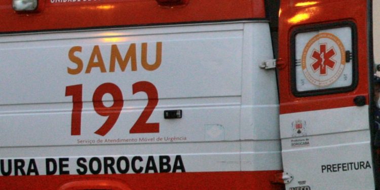 Ciclista morre após bater contra van na Avenida Itavuvu, em Sorocaba