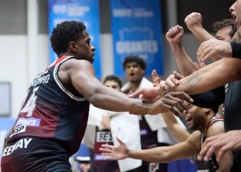 Franca ganha fora de novo do Minas, vira série final do NBB e fica a uma vitória do tetra