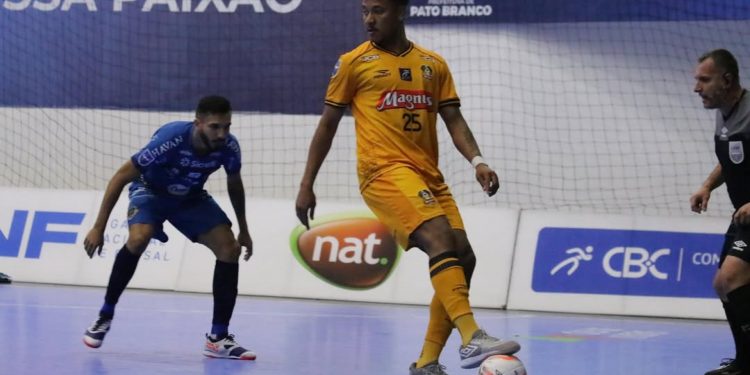 2 a 2 Magnus e Pato ficam no empate em jogo pela Liga Nacional de Futsal