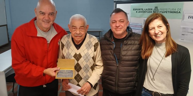 Ex-técnico do Basquete Feminino de Itapetininga recebe homenagem como presidente de honra dos Jogos Regionais