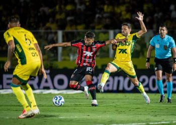 Vitória e Mirassol empatam em jogo agitado pelo Brasileirão