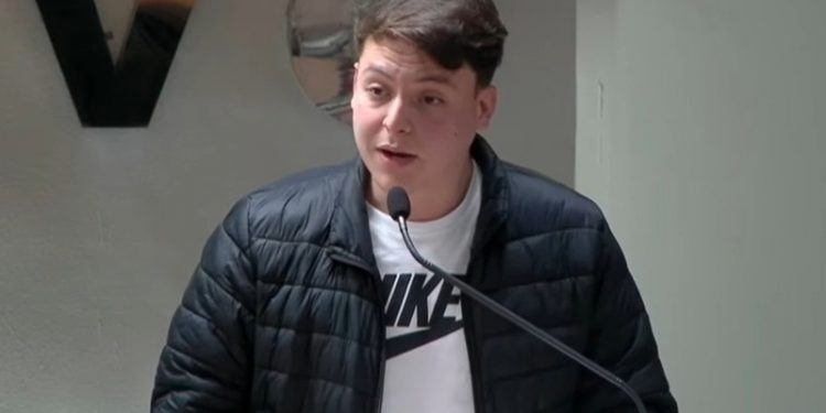 JOVEM USA TRIBUNA LIVRE PARA CONCLAMAR JUVENTUDE DE AVARÉ À PARTICIPAÇÃO POLÍTICA