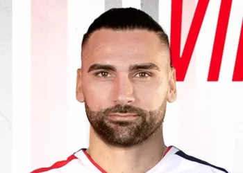 Léo Gamalho é anunciado por clube da Série B e retoma busca por recorde de gols