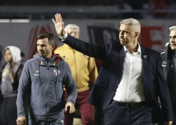 São Paulo se mantém em alta e atinge sequência inédita ao vencer Athletico
