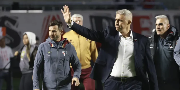 São Paulo se mantém em alta e atinge sequência inédita ao vencer Athletico