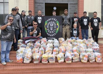 Insanos MC doa cestas básicas para o Fundo Social de Avaré