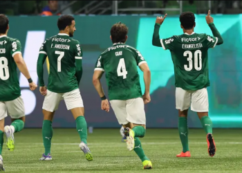 Palmeiras vence o Atlético-MG e volta ao G4 do Brasileirão