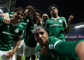 Palmeiras vence o Grêmio e cola nos líderes do Brasileiro
