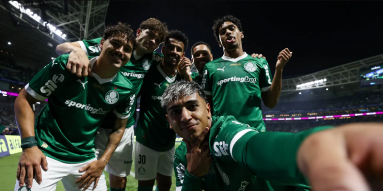 Palmeiras vence o Grêmio e cola nos líderes do Brasileiro