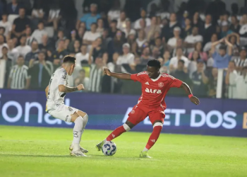 Santos perde do Internacional na Vila Belmiro